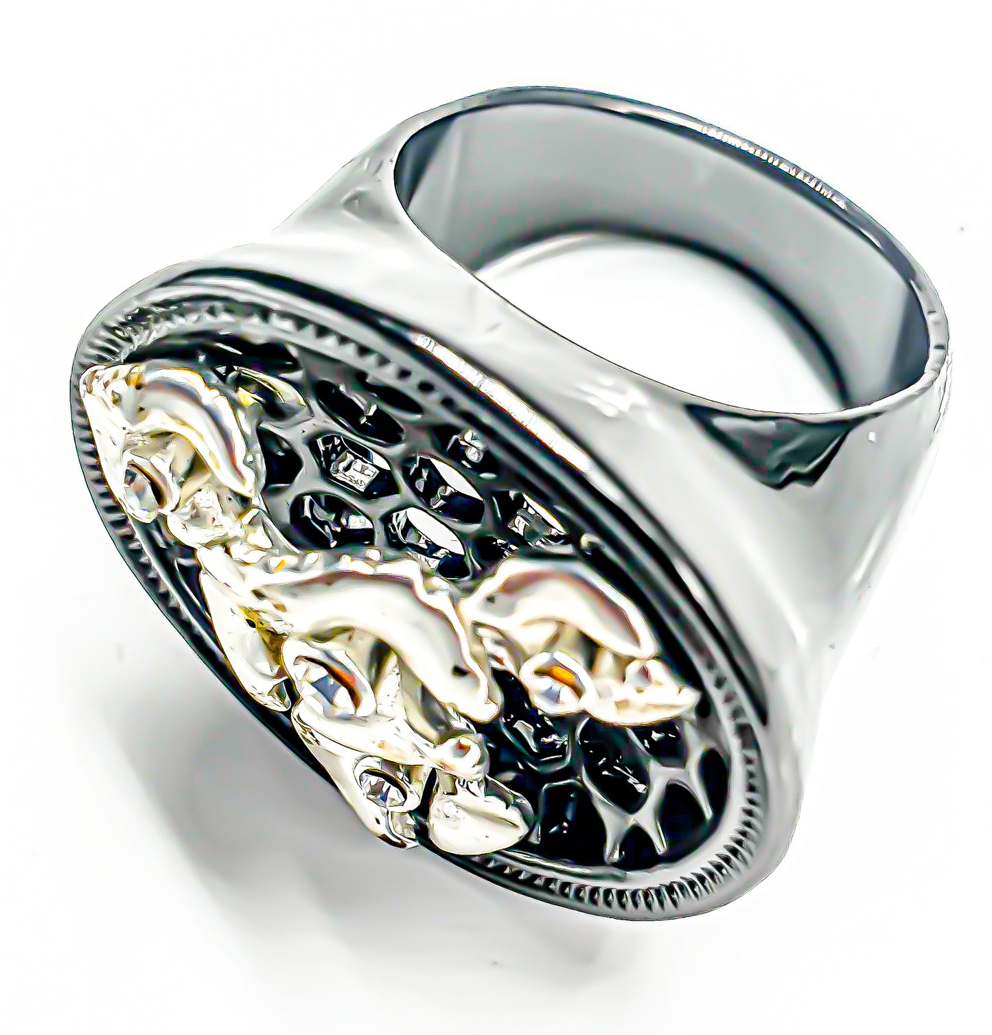 Introducing the black statement ring for women ! Raani's Midnight Bloom Gold Petal Ring is a stunning testament to bold grace and allure. This exquisite piece features a black medallion band intricately adorned with golden flower petals, reminiscent of blossoms unfurling beneath the moonlit sky