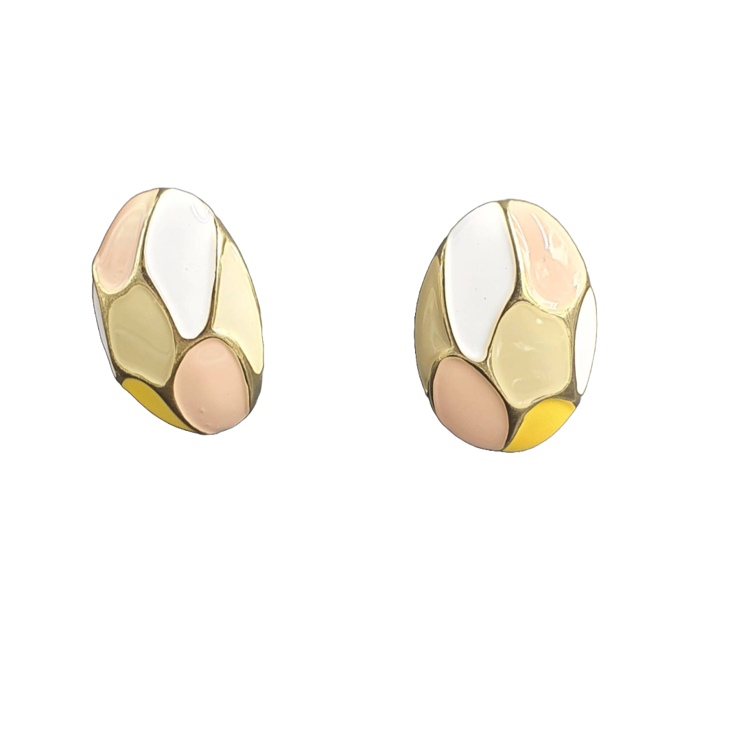 Introducing Raani's Honeydrop Studs, the perfect pastel colour day wear studs. These warm and elegant gold-finish studs feature a smooth, lacquered surface. Their versatile design ensures they transition effortlessly from work to weekend.  Enhance your jewellery collection with these pastel colour day wear studs.