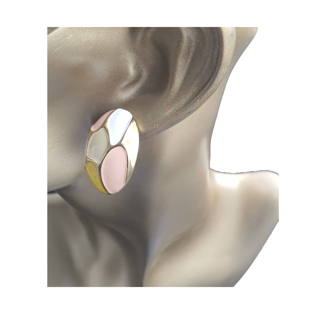 Introducing Raani's Honeydrop Studs, the perfect pastel colour day wear studs. These warm and elegant gold-finish studs feature a smooth, lacquered surface. Their versatile design ensures they transition effortlessly from work to weekend. Enhance your jewellery collection with these pastel colour day wear studs.