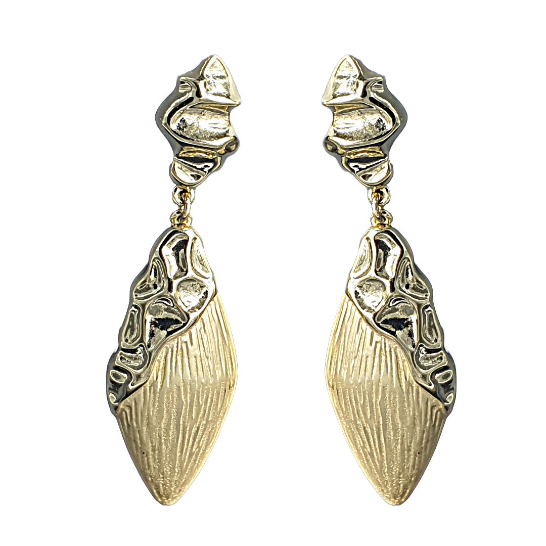 Raani's Golden Foliage Earrings are lightweight, ensuring comfortable wear throughout the day. The shimmering gold finish enhances their allure, making them a versatile accessory for both casual and formal occasions. Their intricate design captures the essence of natural beauty while adding a sophisticated touch to your look.